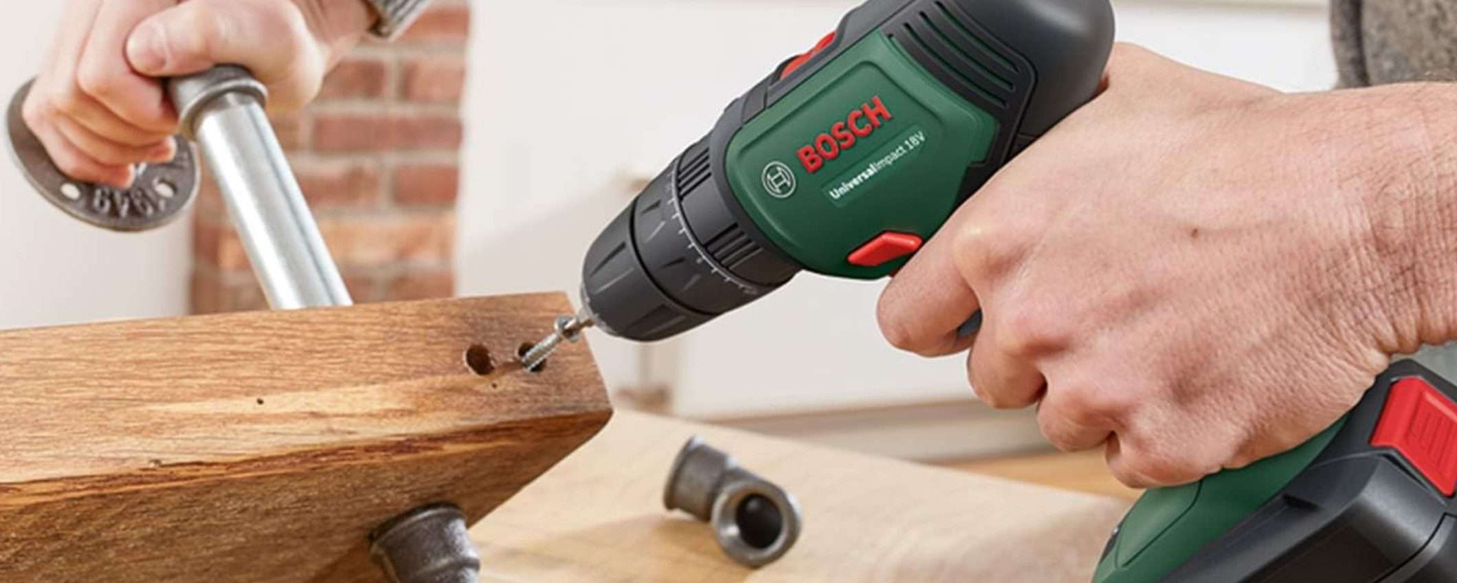 Trapano avvitatore Bosch con valigetta e accessori: super SCONTO DI NATALE (-26%) Trapano avvitatore Bosch con valigetta e accessori: super SCONTO DI NATALE (-26%)