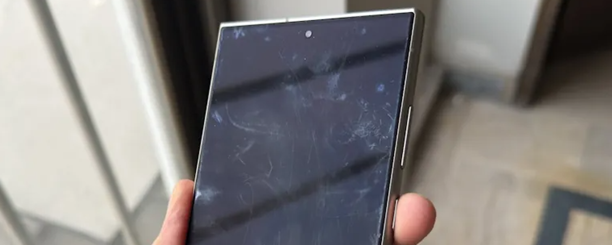 Samsung Galaxy S24 Ultra: perché il display si rovina così velocemente? Samsung Galaxy S24 Ultra: perché il display si rovina così velocemente?