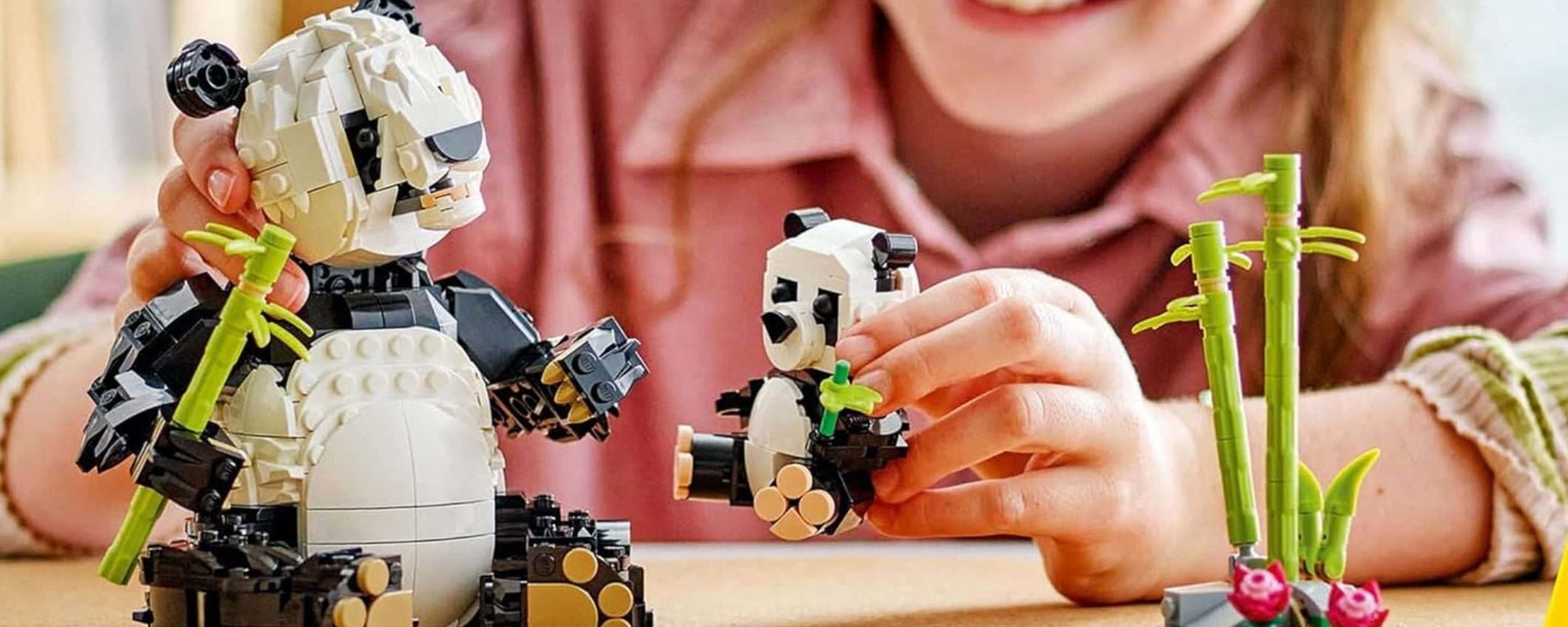 Il set LEGO 3-in-1 Panda, che si trasforma in Pinguino e Orca, è disponibile su Amazon Il set LEGO 3-in-1 Panda, che si trasforma in Pinguino e Orca, è disponibile su Amazon