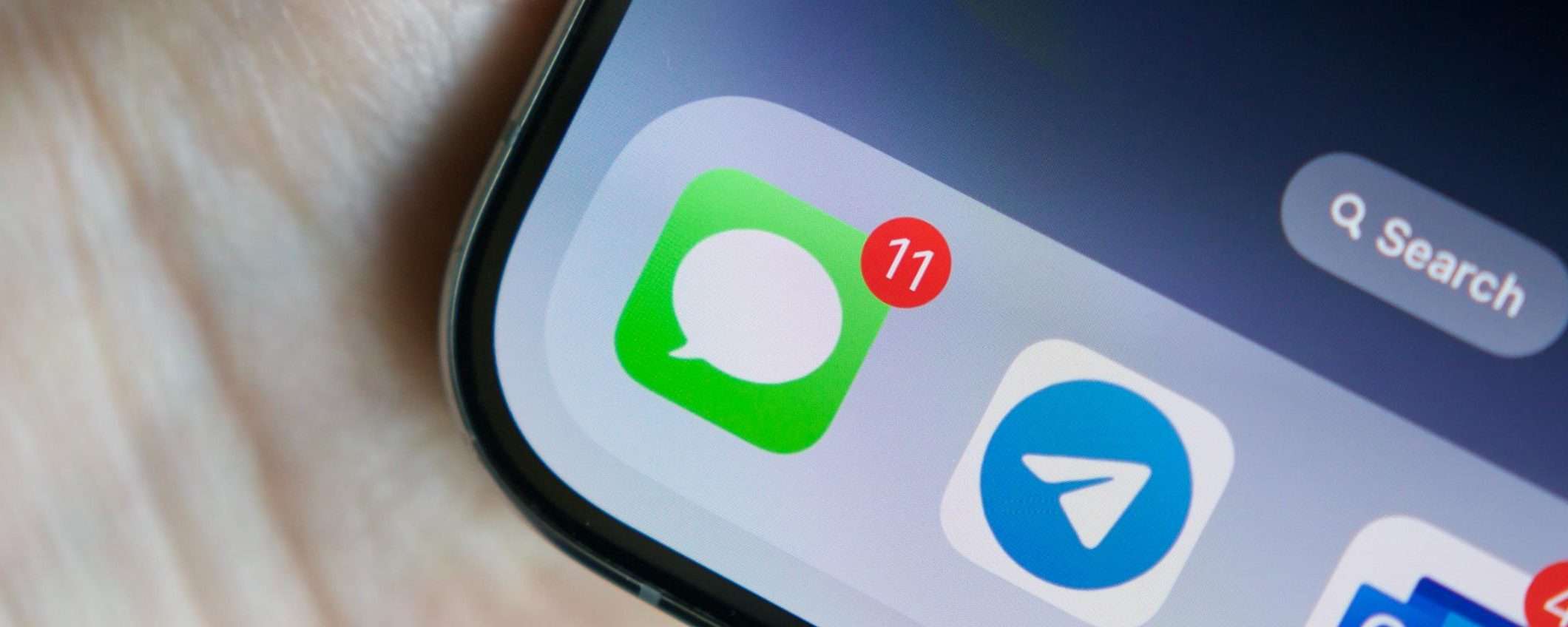 Utenti iPhone, attenzione: non cascate nel tranello di questi finti sms Utenti iPhone, attenzione: non cascate nel tranello di questi finti sms