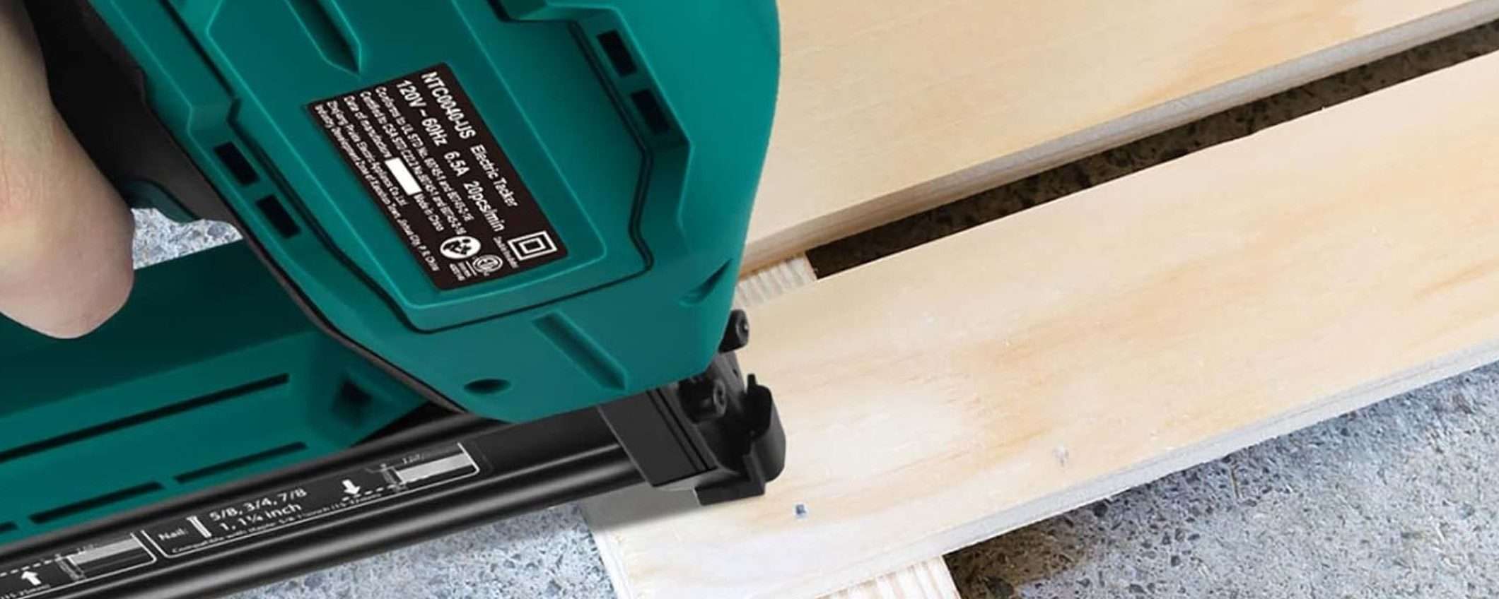 Sparachiodi elettrica con 200 graffe e 200 punti chiodi in maxi sconto Amazon Sparachiodi elettrica con 200 graffe e 200 punti chiodi in maxi sconto Amazon