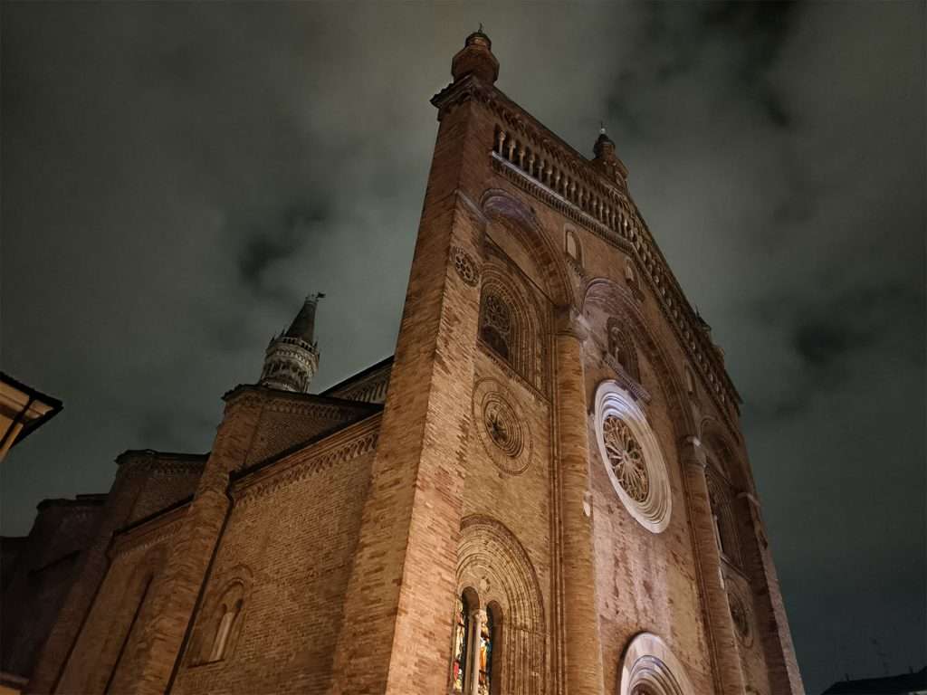 Il Duomo di Crema immortalato con modalità dedicata alla fotografia in notturna