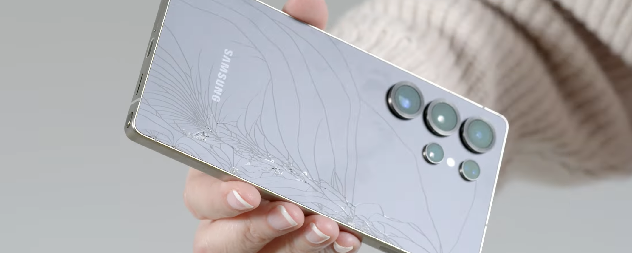 Samsung Galaxy S25 Ultra: un nuovo drop test alimenta i dubbi sulla resistenza Samsung Galaxy S25 Ultra: un nuovo drop test alimenta i dubbi sulla resistenza