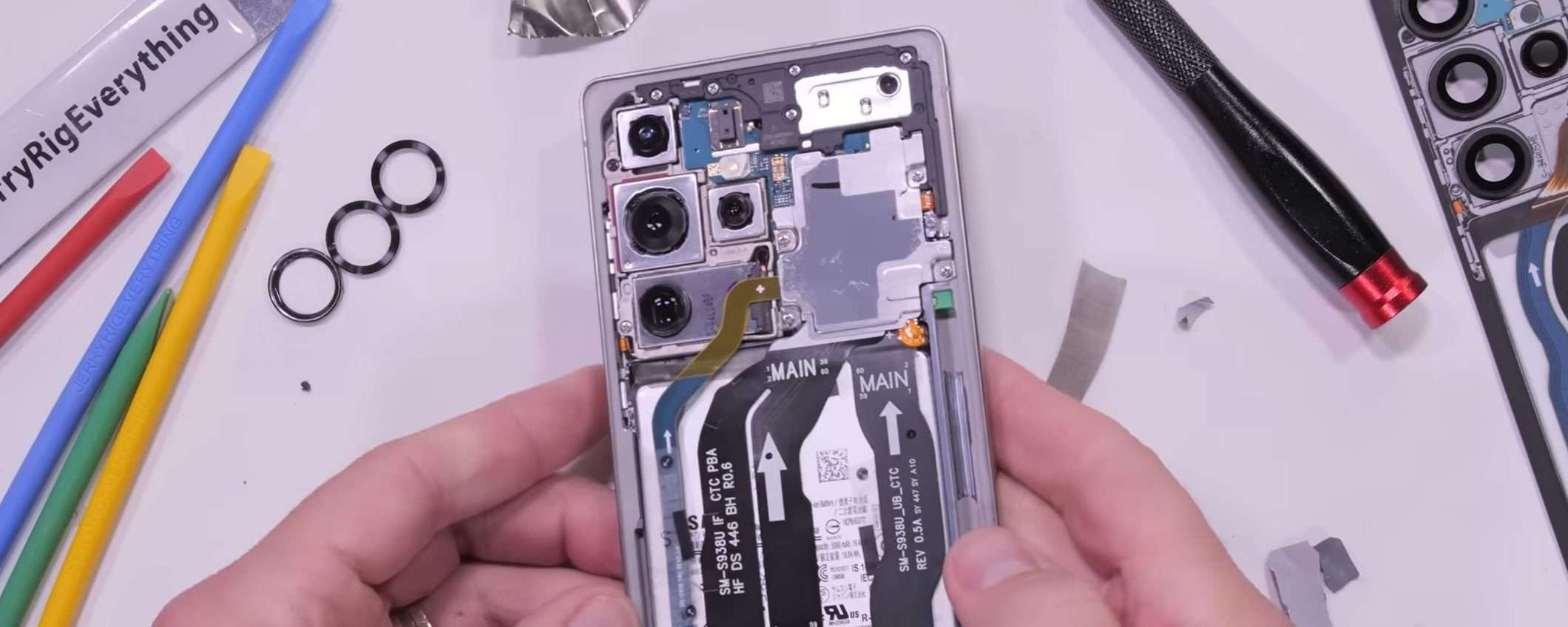 Samsung Galaxy S25 Ultra mantiene ancora un componente del tutto inutile Samsung Galaxy S25 Ultra mantiene ancora un componente del tutto inutile