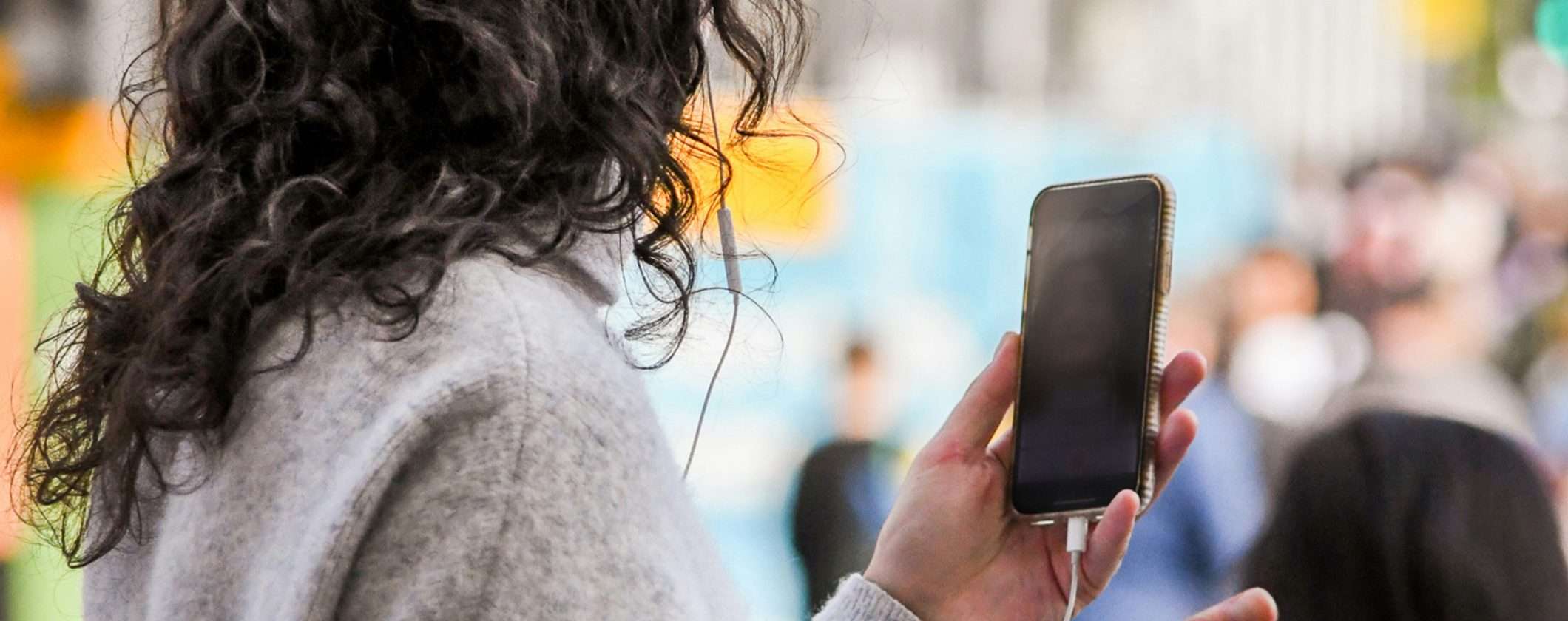 Se ti arriva una videochiamata su WhatsApp dalla tua banca è una truffa Se ti arriva una videochiamata su WhatsApp dalla tua banca è una truffa