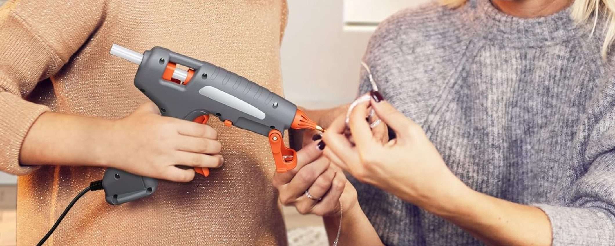 Pistola colla a caldo con kit di accessori in ottimo SCONTO LAMPO su Amazon Pistola colla a caldo con kit di accessori in ottimo SCONTO LAMPO su Amazon