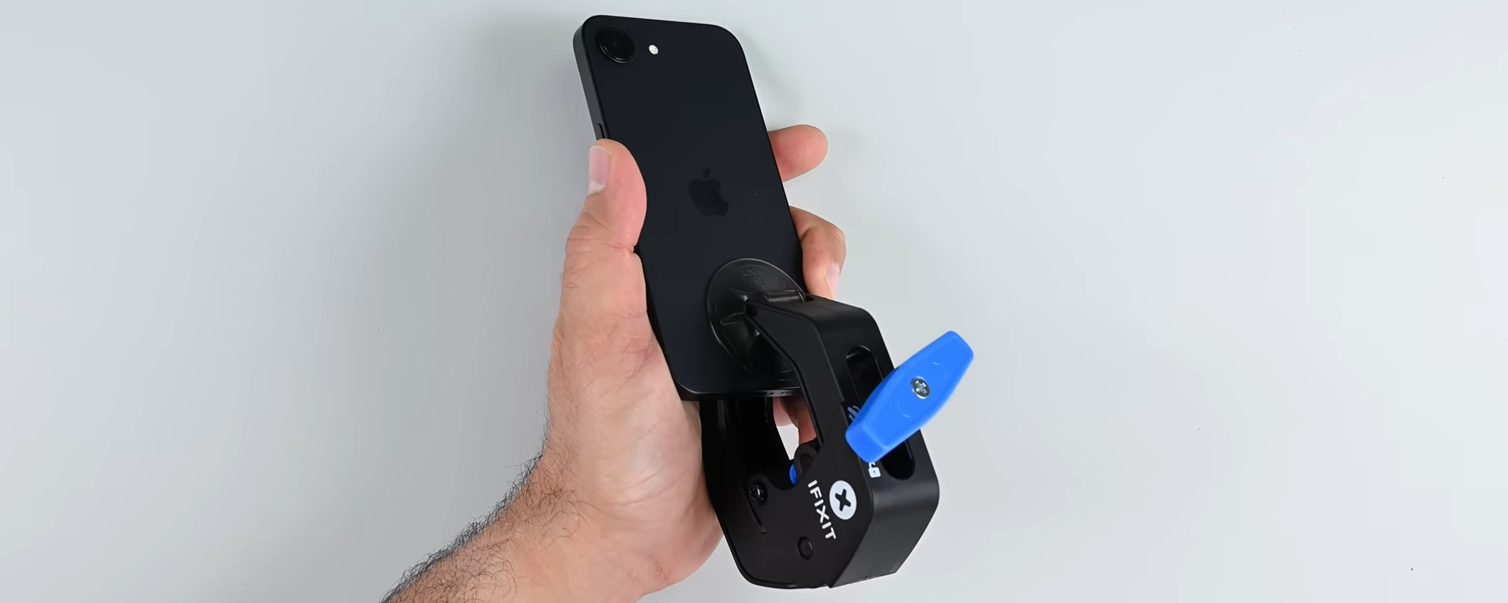 iPhone 16e: ecco perché l'eventuale riparazione sarà un gioco da ragazzi iPhone 16e: ecco perché l'eventuale riparazione sarà un gioco da ragazzi