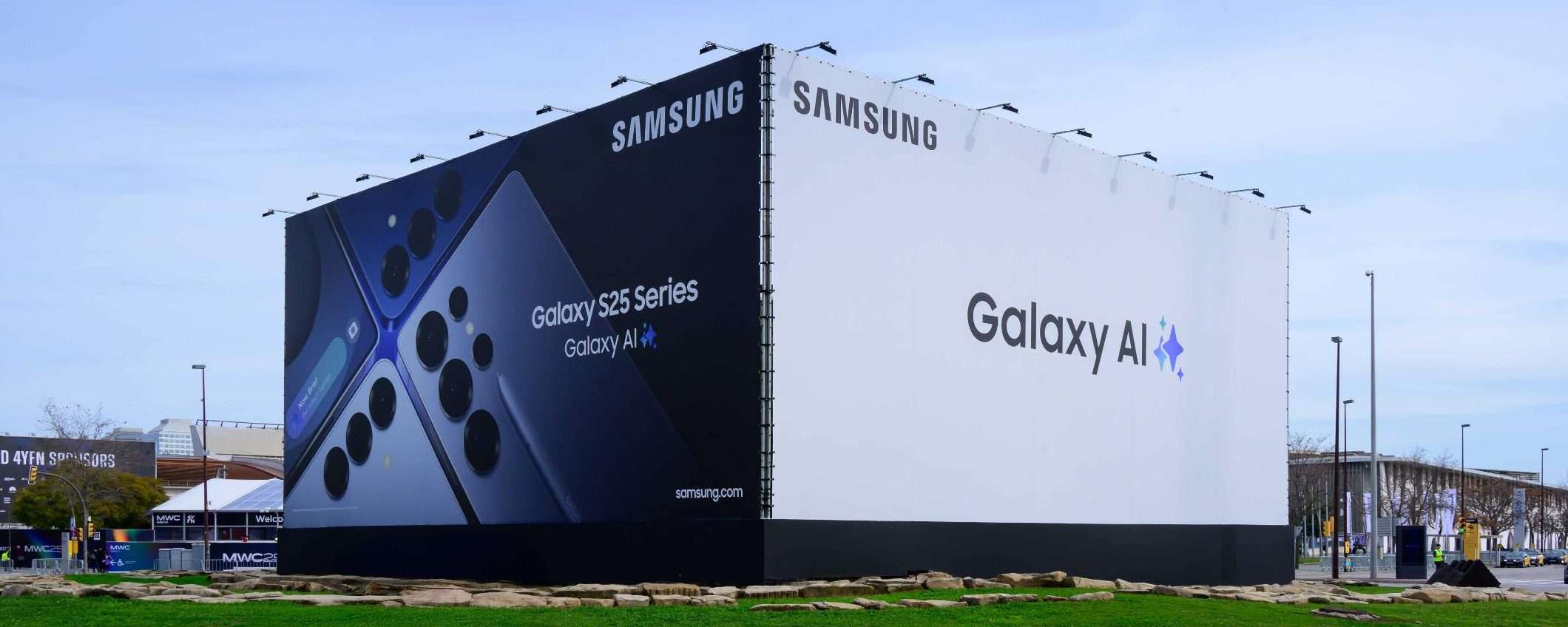 Intelligenza artificiale su smartphone Samsung e iPhone: per molti è inutile Intelligenza artificiale su smartphone Samsung e iPhone: per molti è inutile