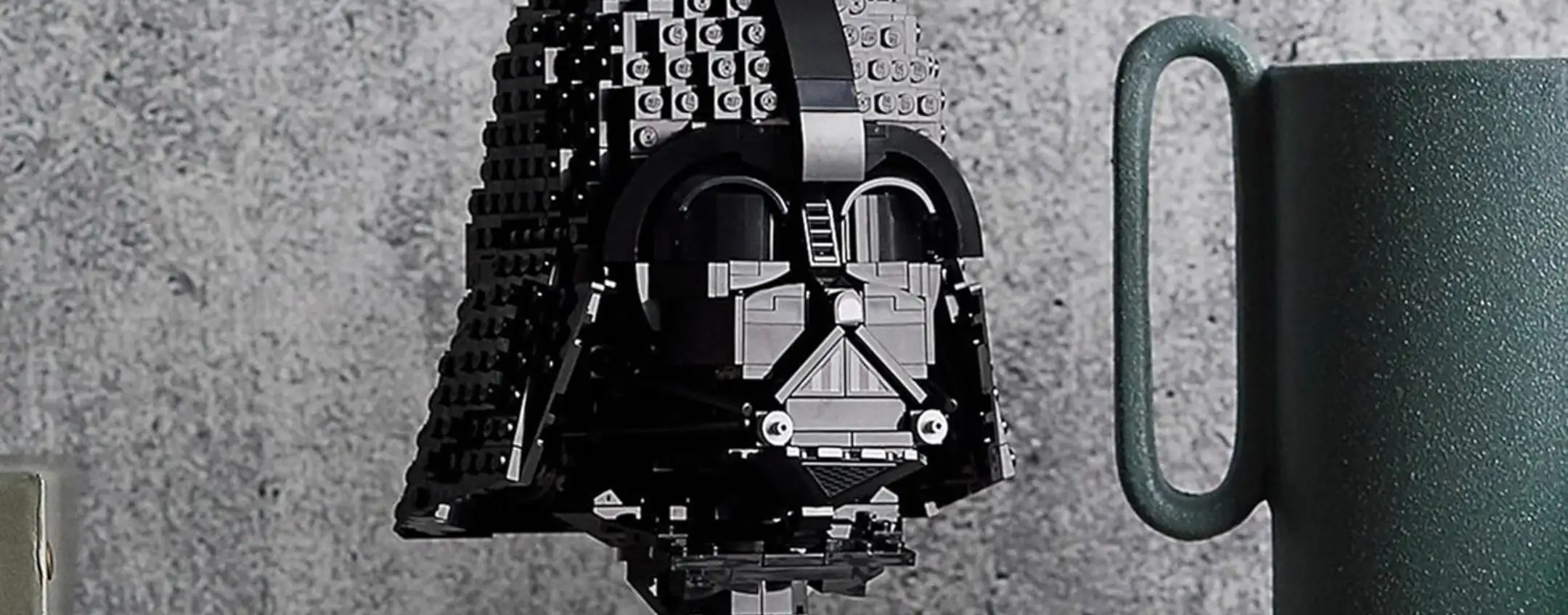 Set LEGO Casco di Darth Vader: super SCONTO per lo Star Wars Day
