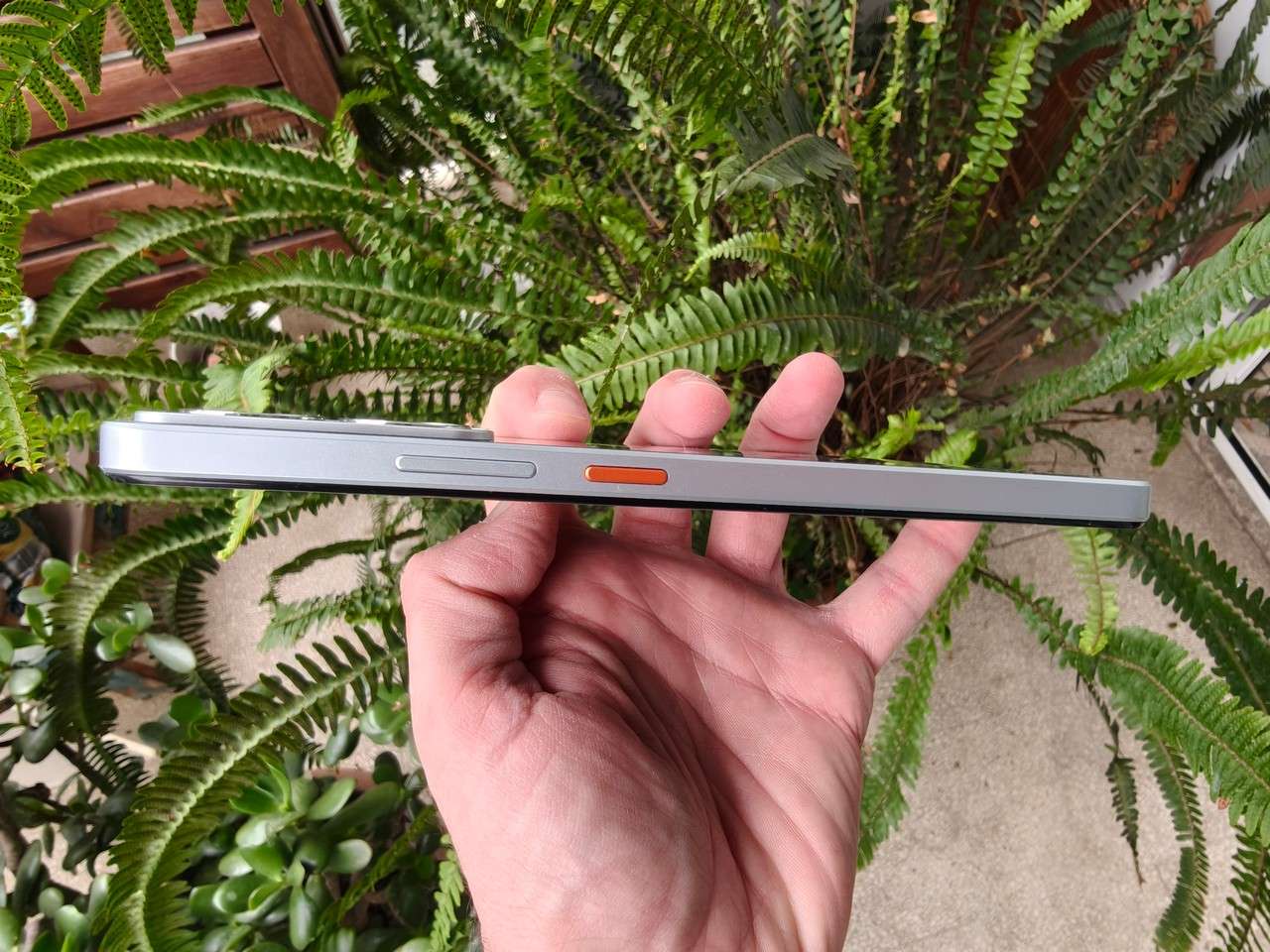 realme 14 5G tasto arancione