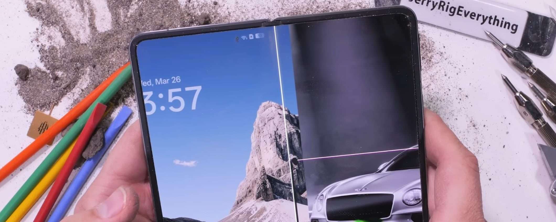 Oppo Find N5: il test di resistenza evidenzia i limiti del design super sottile Oppo Find N5: il test di resistenza evidenzia i limiti del design super sottile