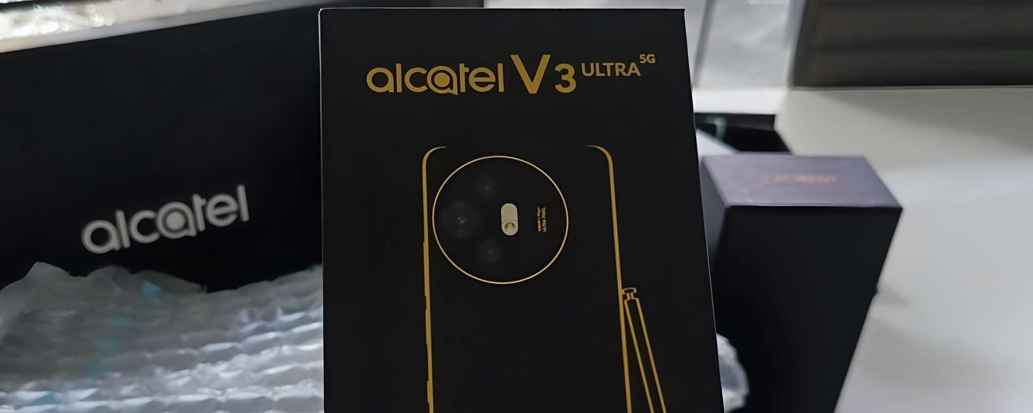 Alcatel risorge dalle sue ceneri: la sfida a Samsung Galaxy S25 Ultra è lanciata Alcatel risorge dalle sue ceneri: la sfida a Samsung Galaxy S25 Ultra è lanciata