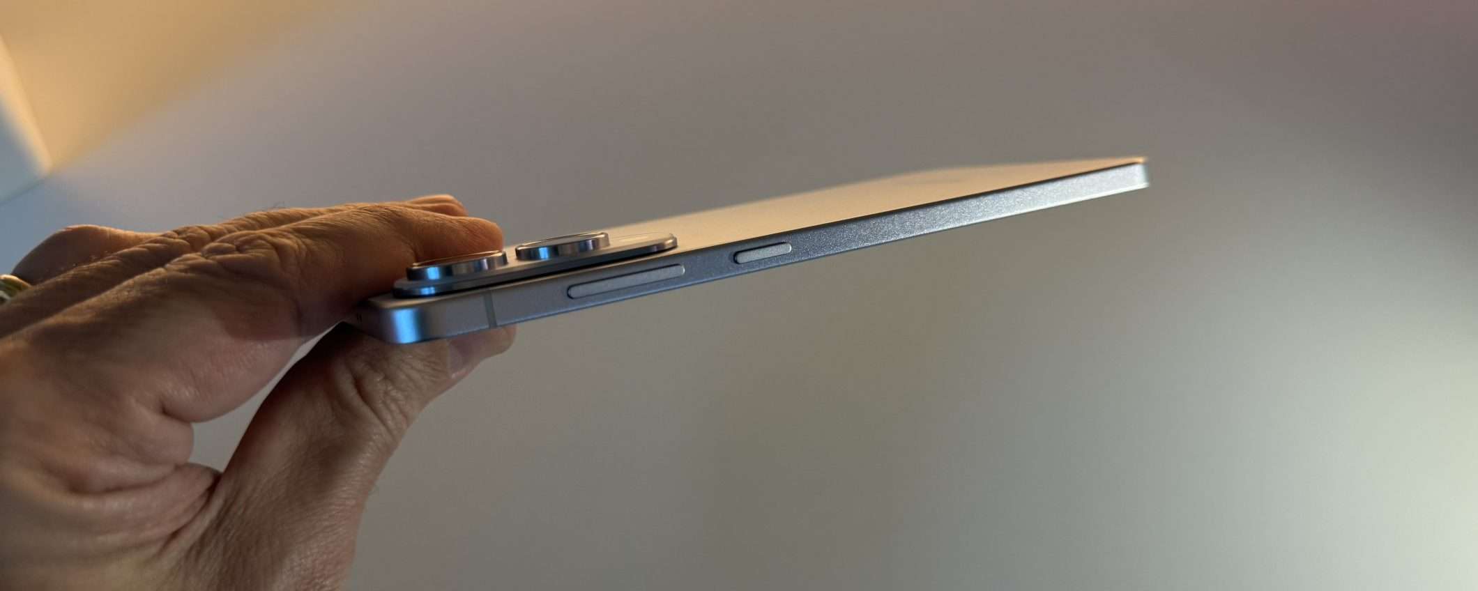 Galaxy S25 Edge ufficiale: il nuovo Samsung è ultrasottile, in titanio e con AI integrata Galaxy S25 Edge ufficiale: il nuovo Samsung è ultrasottile, in titanio e con AI integrata