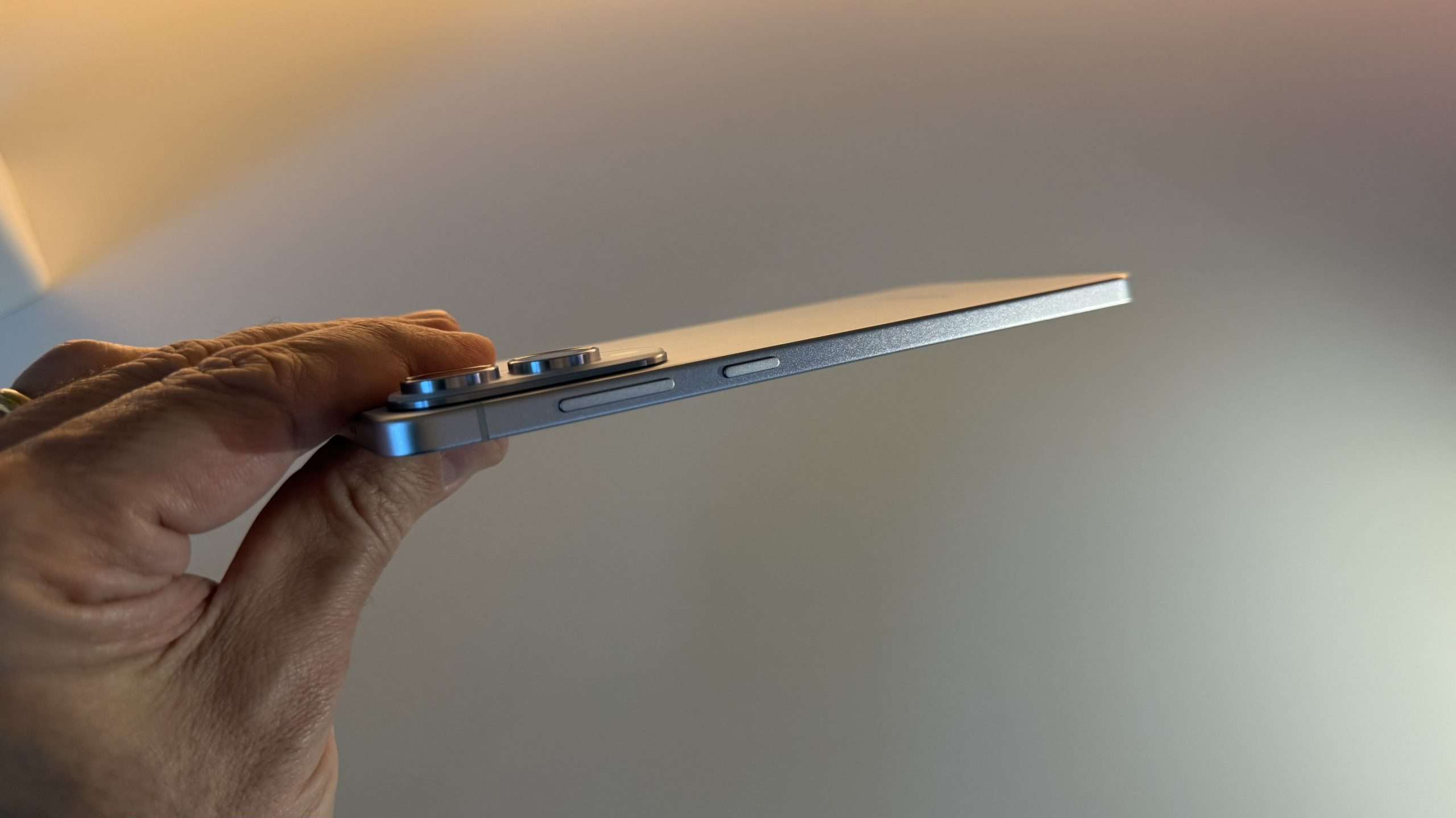 Galaxy S25 Edge ufficiale: il nuovo Samsung è ultrasottile, in titanio e con AI integrata
