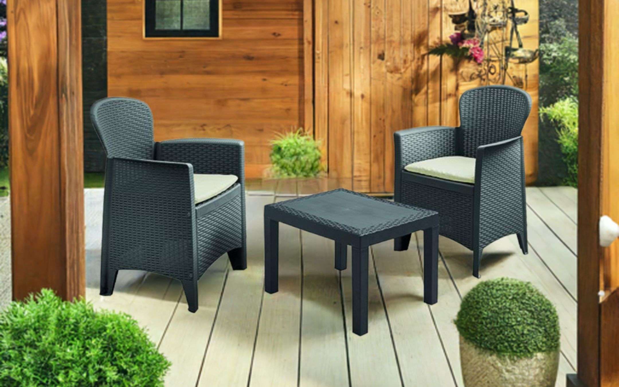 Set da giardino a 63€: prezzo BOMBA per due poltrone e un tavolino