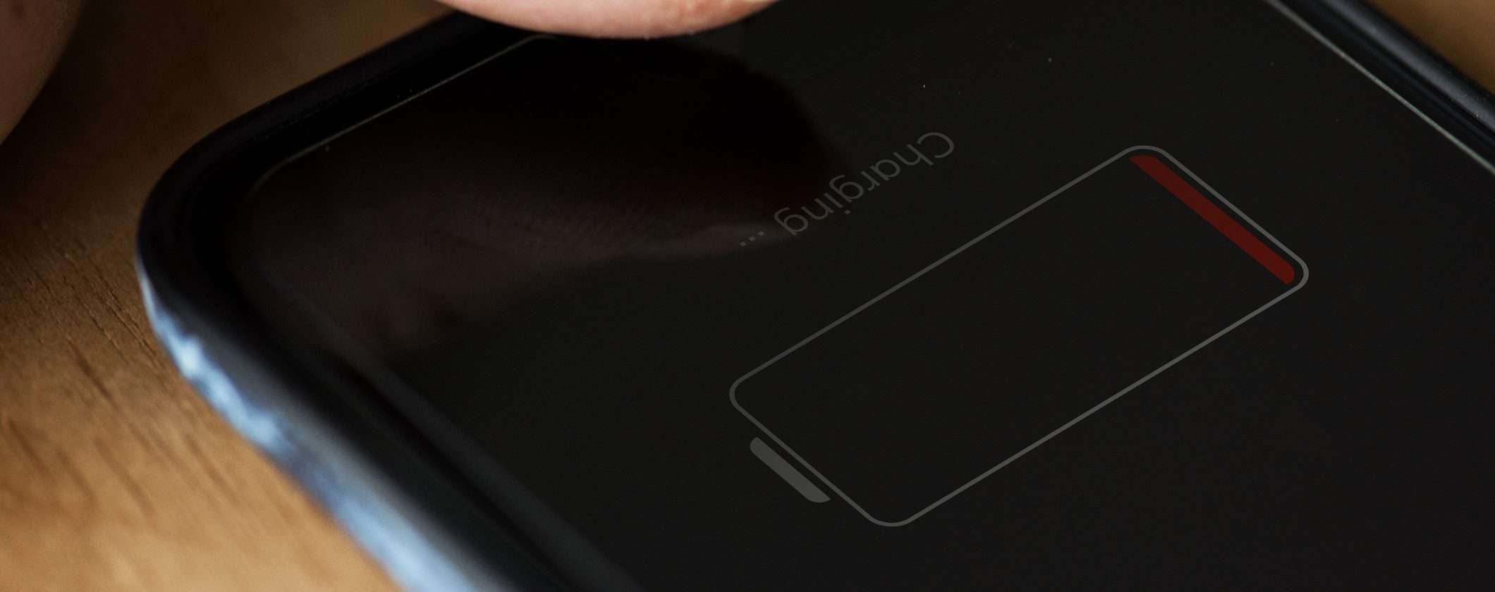 Carichi lo smartphone al 100%? Scopri se stai danneggiando la batteria Carichi lo smartphone al 100%? Scopri se stai danneggiando la batteria