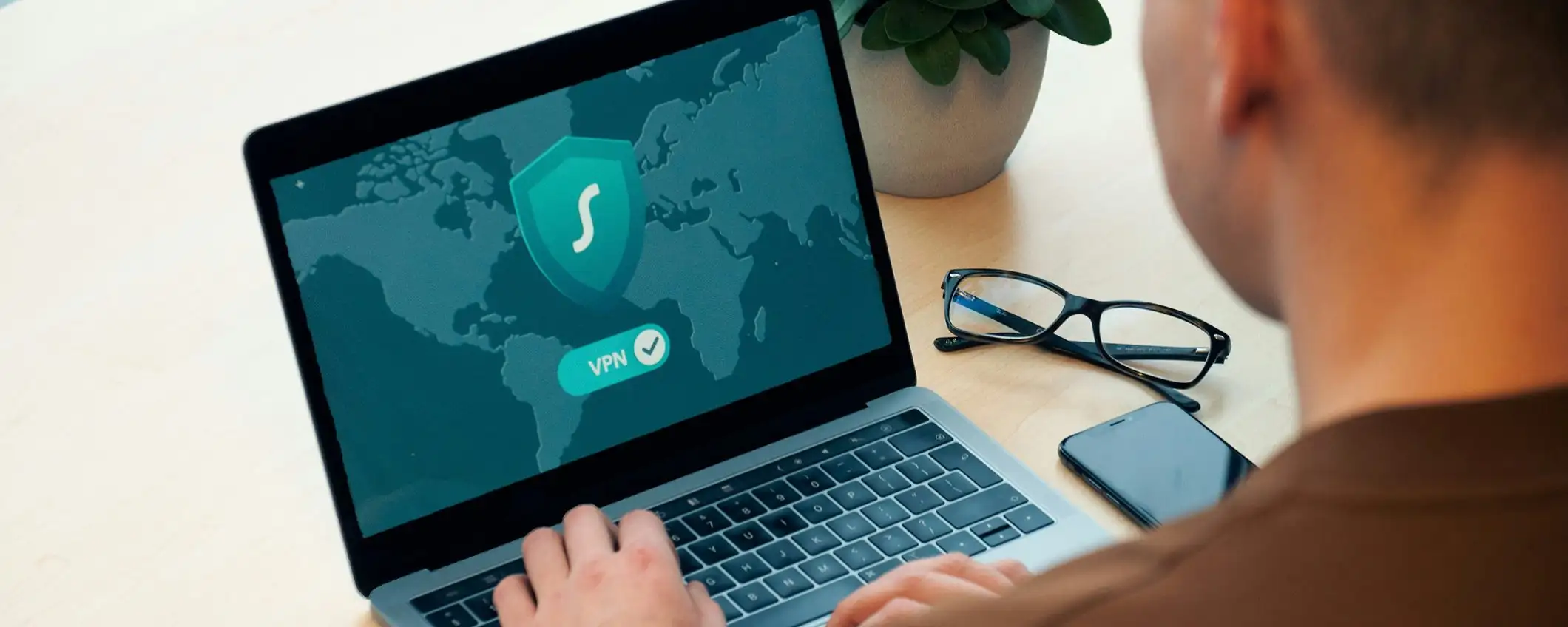 VPN gratuite vs VPN a pagamento: le vere differenze (e i rischi) VPN gratuite vs VPN a pagamento: le vere differenze (e i rischi)