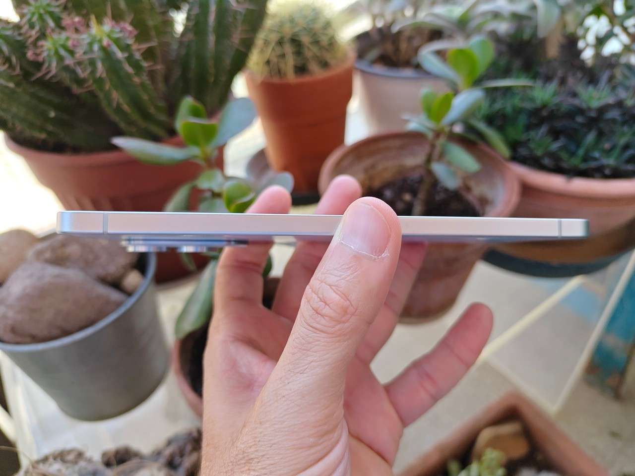 S25 Edge profilo