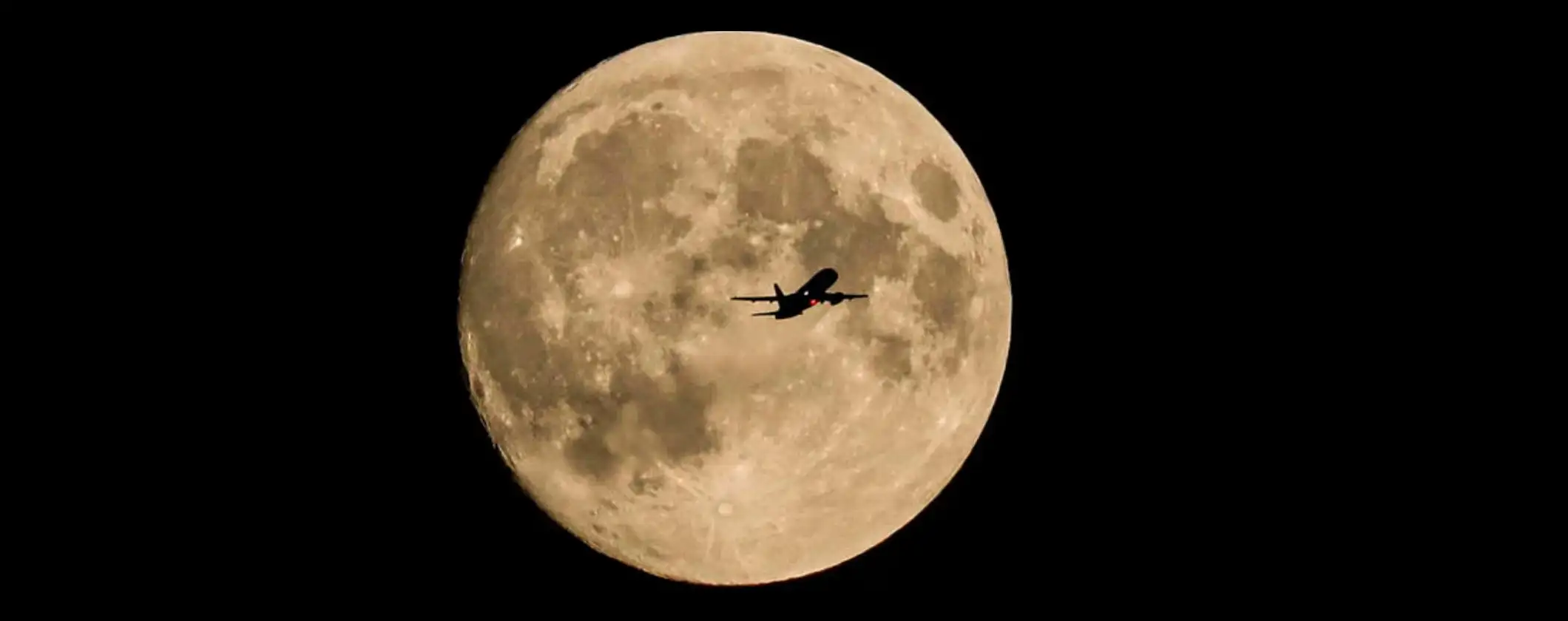 Arriva la Luna delle Fragole: quando, dove e come osservarla Arriva la Luna delle Fragole: quando, dove e come osservarla