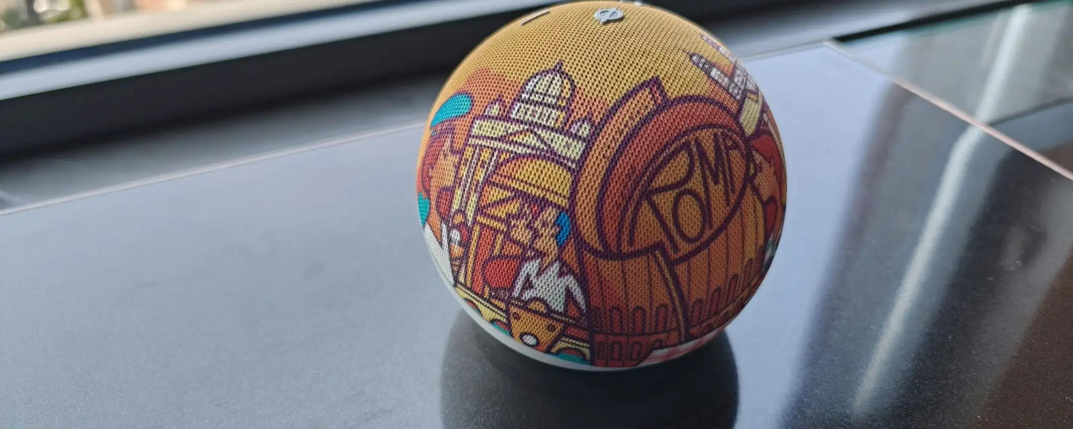 Echo Dot Roma: l’edizione limitata Amazon firmata da Ale Giorgini Echo Dot Roma: l’edizione limitata Amazon firmata da Ale Giorgini