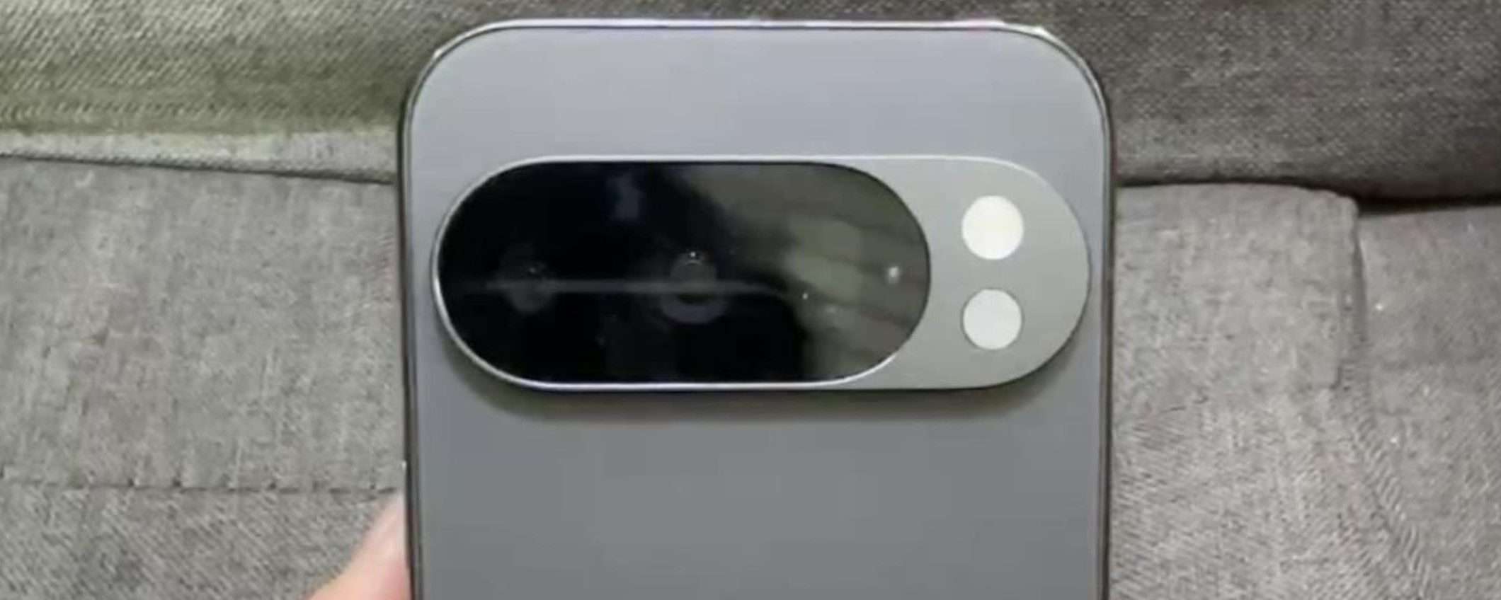 Google Pixel 10 Pro: le foto confermano il design nei minimi particolari Google Pixel 10 Pro: le foto confermano il design nei minimi particolari