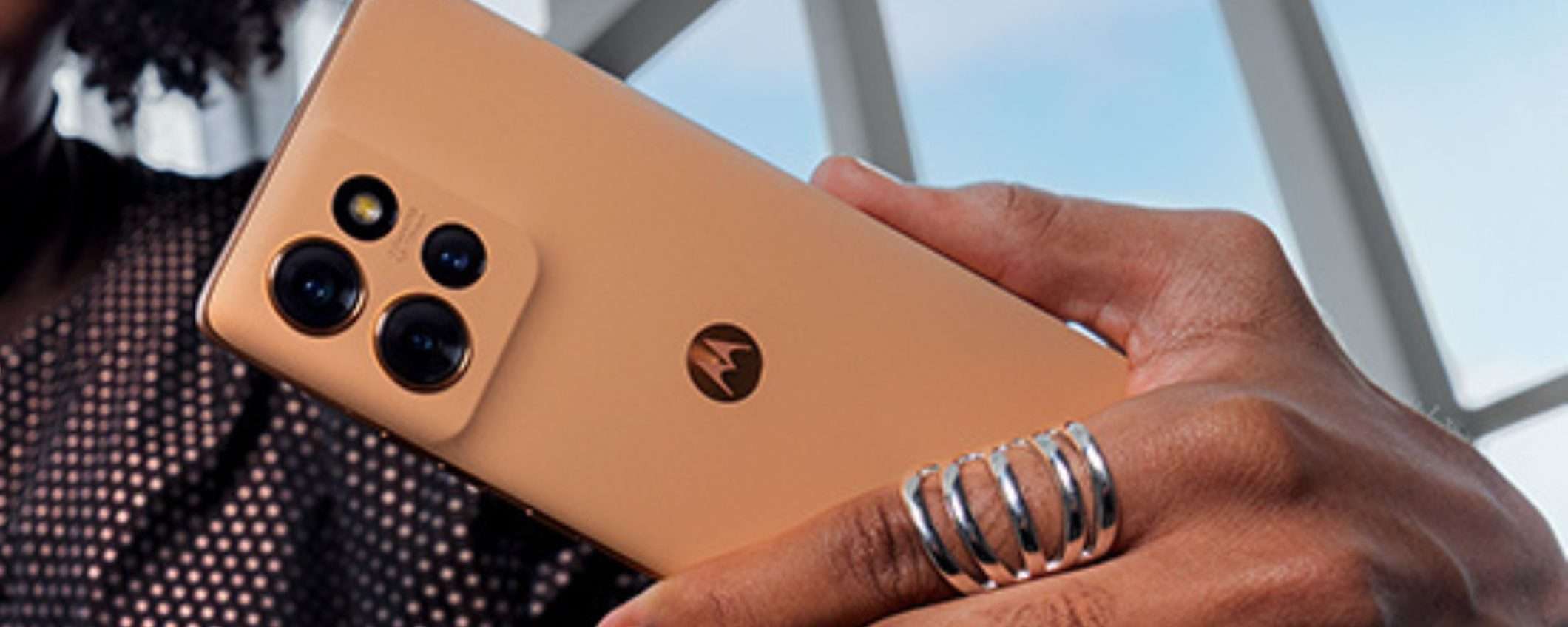 Motorola Edge 50 sprofonda su Amazon con lo SCONTO del 24%: occasione IMPERDIBILE Motorola Edge 50 sprofonda su Amazon con lo SCONTO del 24%: occasione IMPERDIBILE