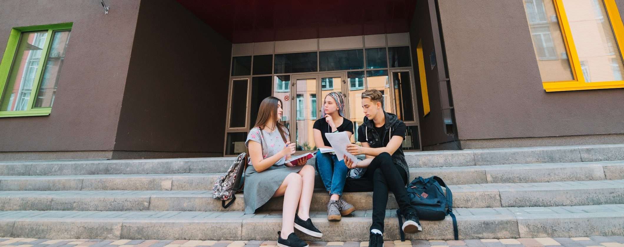Smartphone vietati a scuola anche al liceo Smartphone vietati a scuola anche al liceo