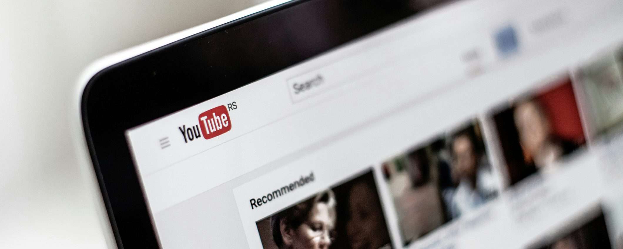 YouTube, da luglio chi ha meno di 16 anni non potrà più trasmettere live YouTube, da luglio chi ha meno di 16 anni non potrà più trasmettere live