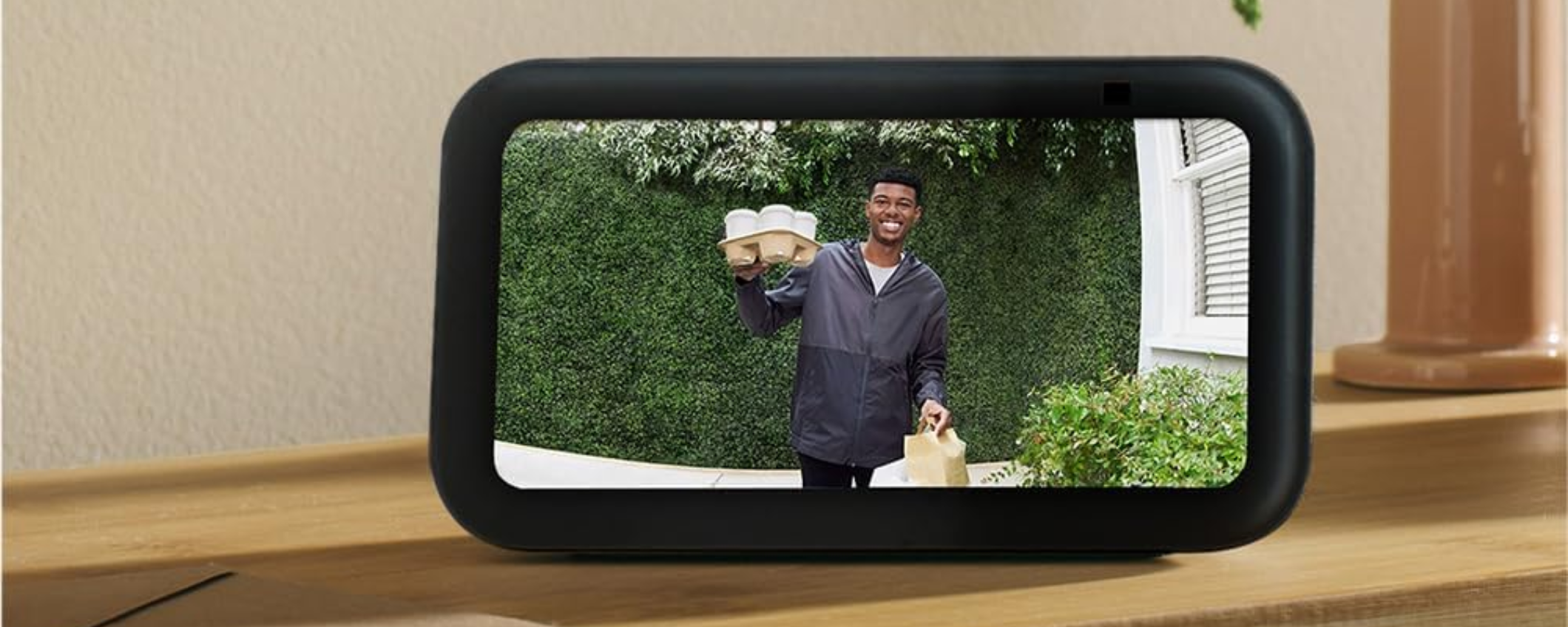 Echo Show 5: il display smart compatto che trasforma la tua casa Echo Show 5: il display smart compatto che trasforma la tua casa