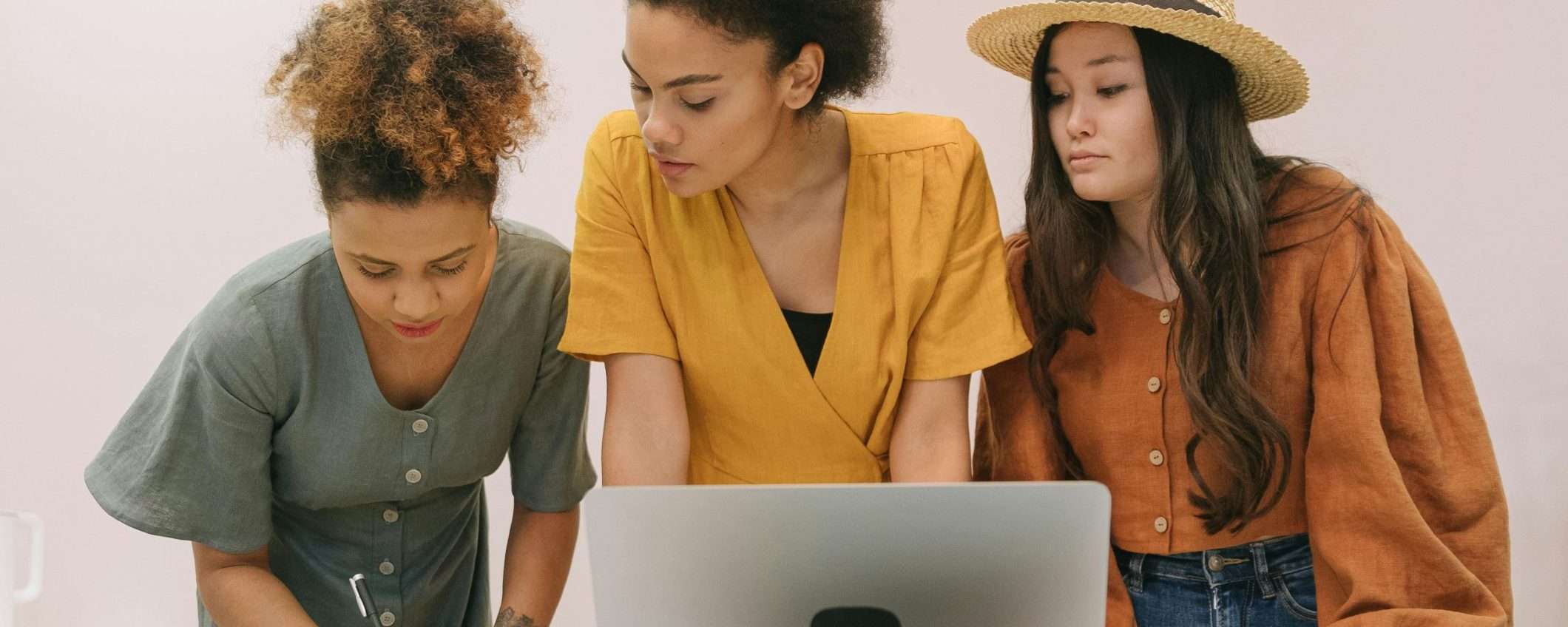 Vuoi creare un sito web senza saperne nulla di programmazione e informatica? Puoi farlo Vuoi creare un sito web senza saperne nulla di programmazione e informatica? Puoi farlo