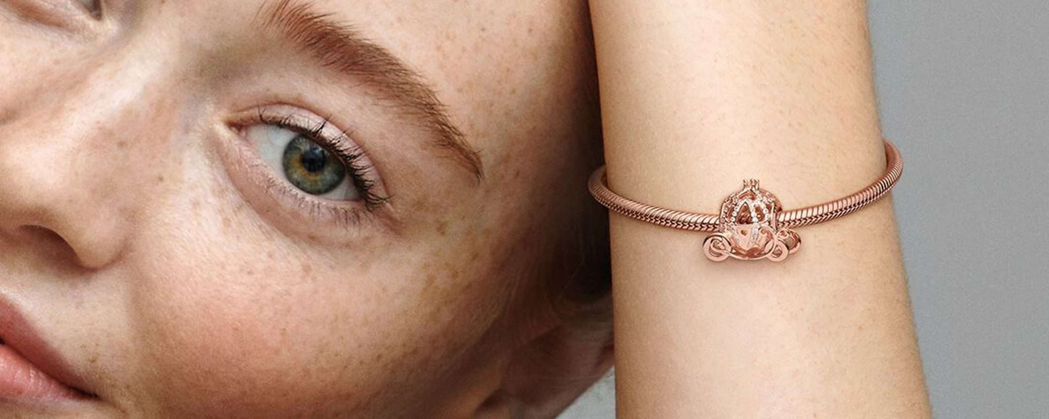 Pandora svende i suoi gioielli: sconti fino al 50% su charm, anelli e bracciali Pandora svende i suoi gioielli: sconti fino al 50% su charm, anelli e bracciali