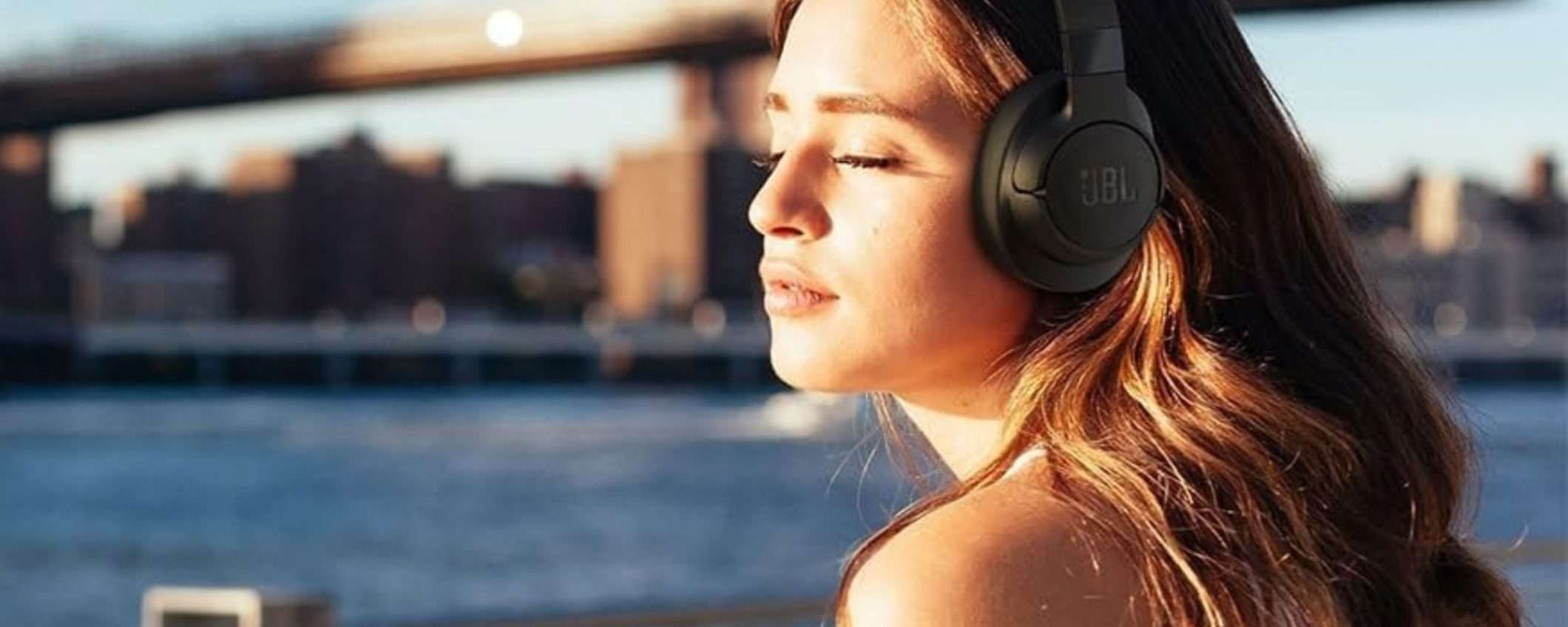 Sconto INCREDIBILE su Amazon per le cuffie JBL Tune 760NC: Pure Bass e ANC