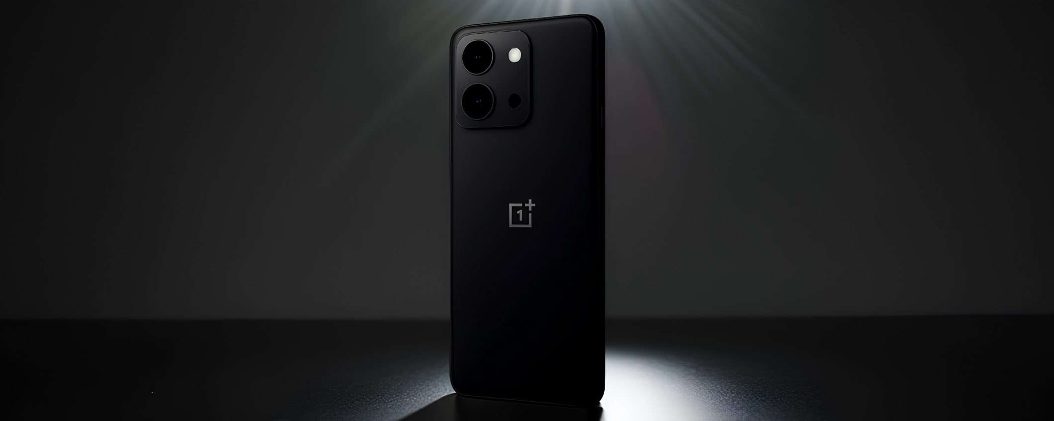 OnePlus 15, tante novità: display più fluido e un'inedita colorazione ultra dark