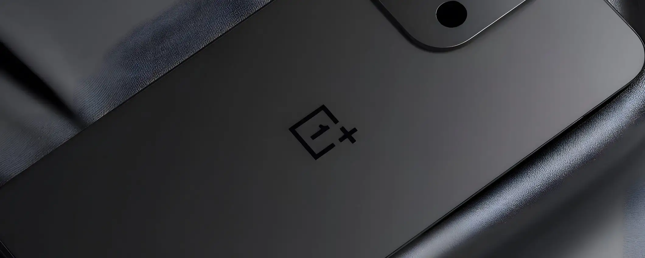 OnePlus 15 vuole sbalordire con un nuovo design ispirato ai buchi neri