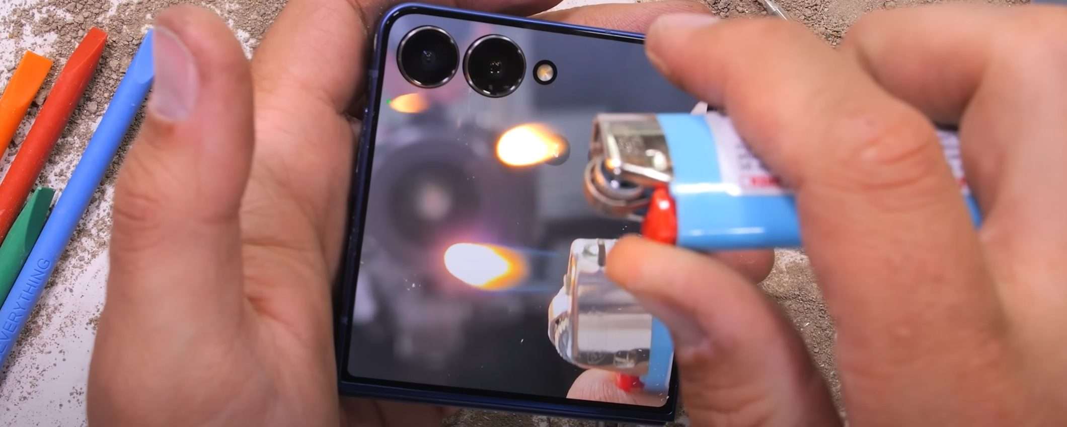 Samsung Galaxy Z Flip 7 barcolla ma non molla nel nuovo test di resistenza