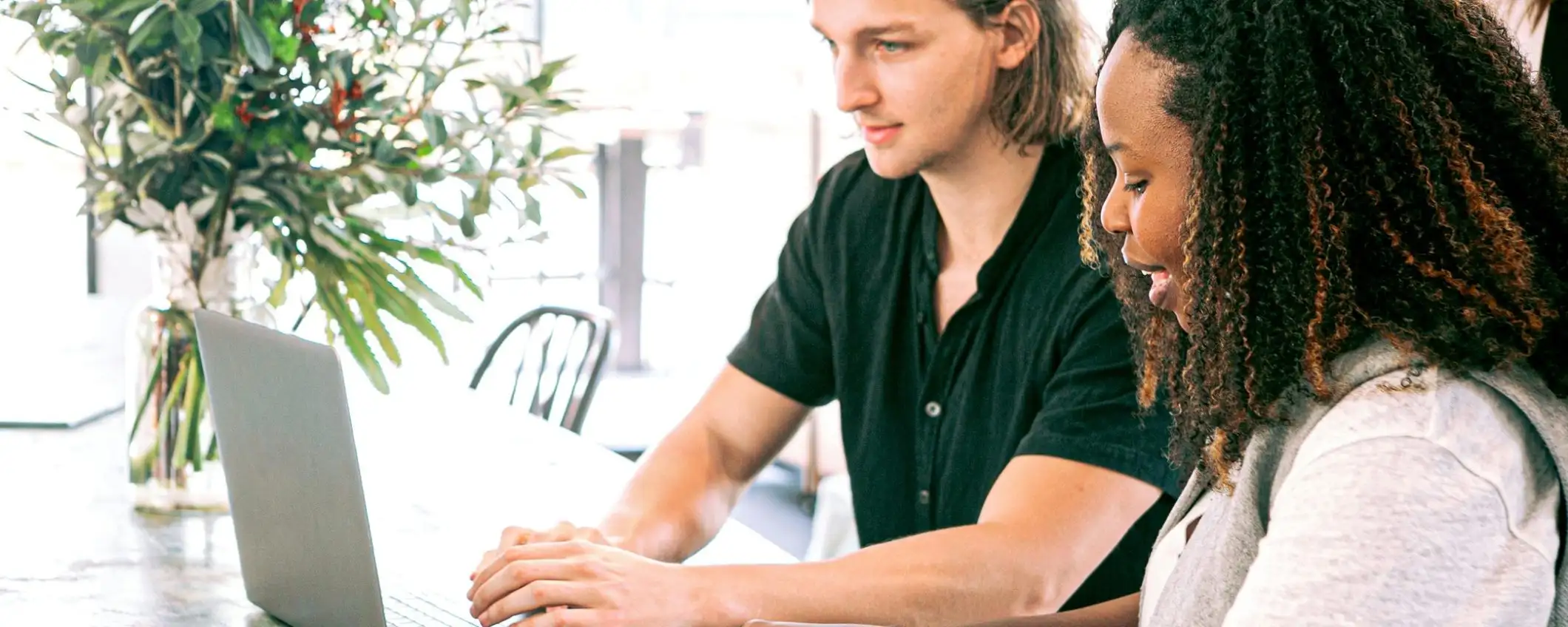 VPN senza limiti a 1,99 euro al mese: con Surfshark si naviga in sicurezza