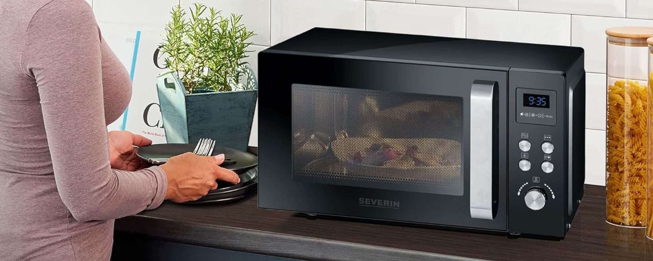 In questo forno a microonde 3-in-1 ci cucini ANCHE LA PIZZA: ora in MEGA SCONTO