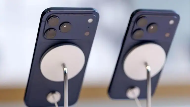 apple iphone 17 pro graffi scratch gate