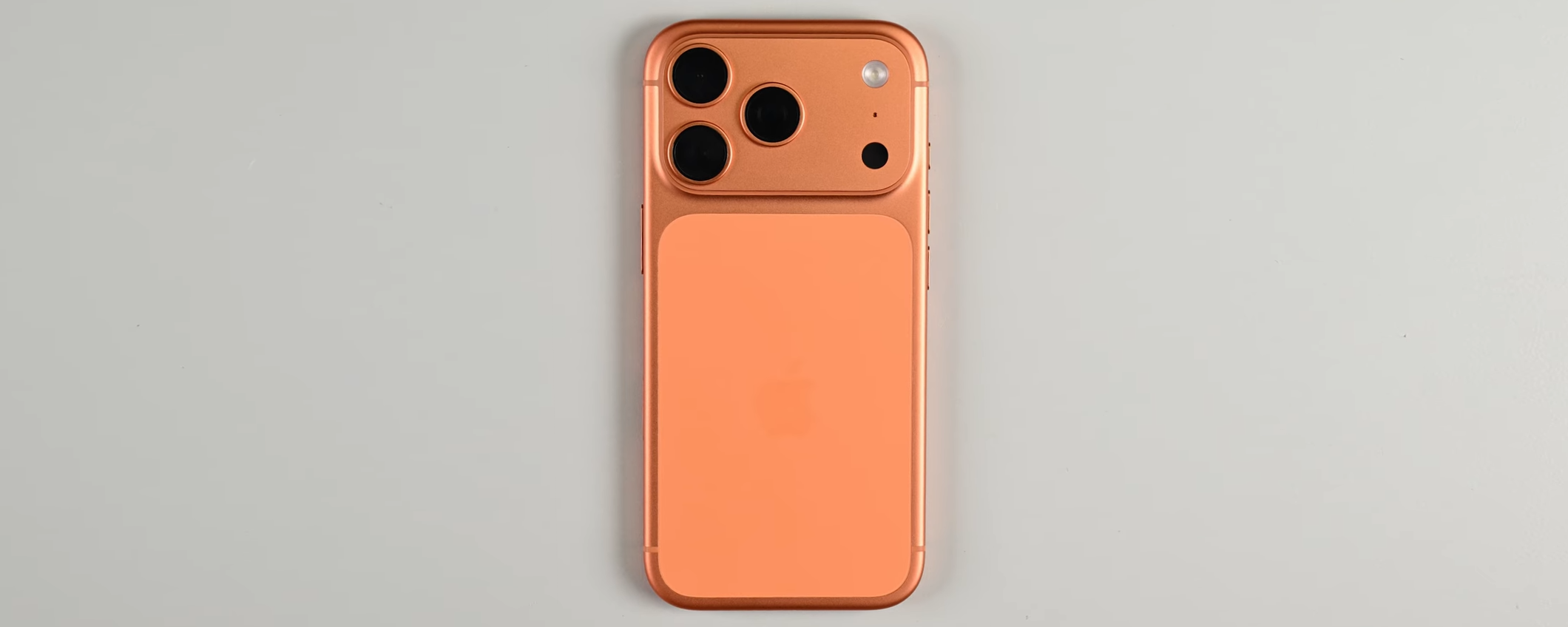 iPhone 17 Pro si graffia più facilmente: è anche più complicato da riparare