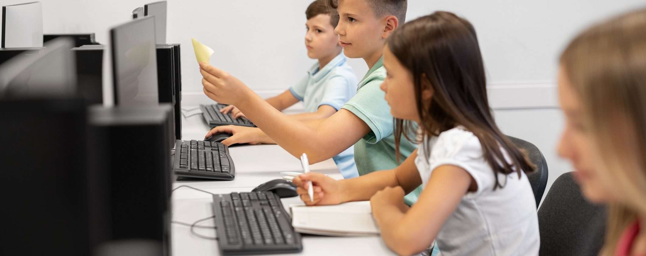 Si è scoperto che sono gli alunni a hackerare i dispositivi a scuola