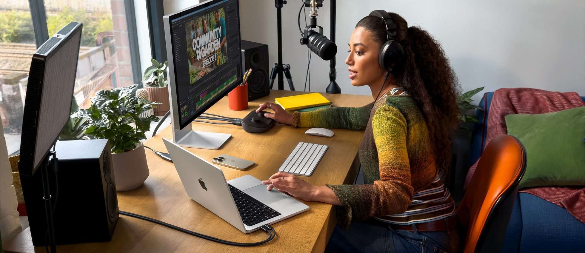 MacBook Pro 14 e M5: Apple accelera l'AI con 24 ore di autonomia