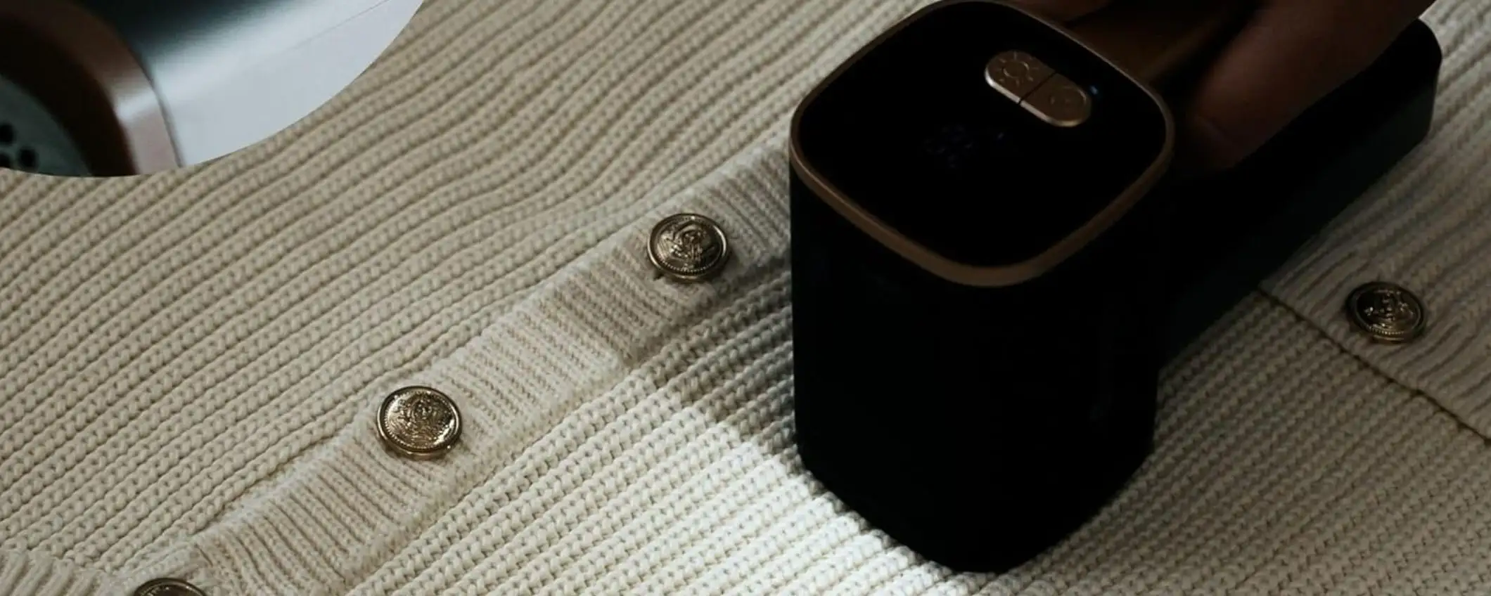 Vestiti come nuovi in pochi secondi: il levapelucchi elettrico WiredLux oggi è in super sconto Vestiti come nuovi in pochi secondi: il levapelucchi elettrico WiredLux oggi è in super sconto