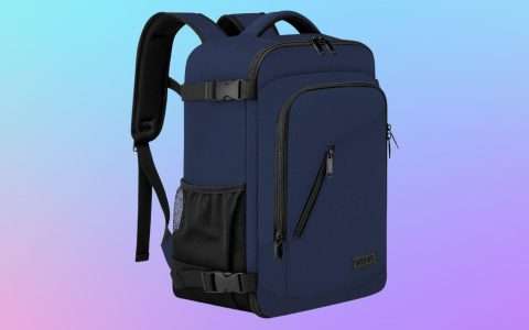 Zaino BAGZY 40x30x20 Cm – Bagaglio A Mano Per Aereo, Porta PC 15.6”, Con USB E Tasche Anti-furto, Marrone