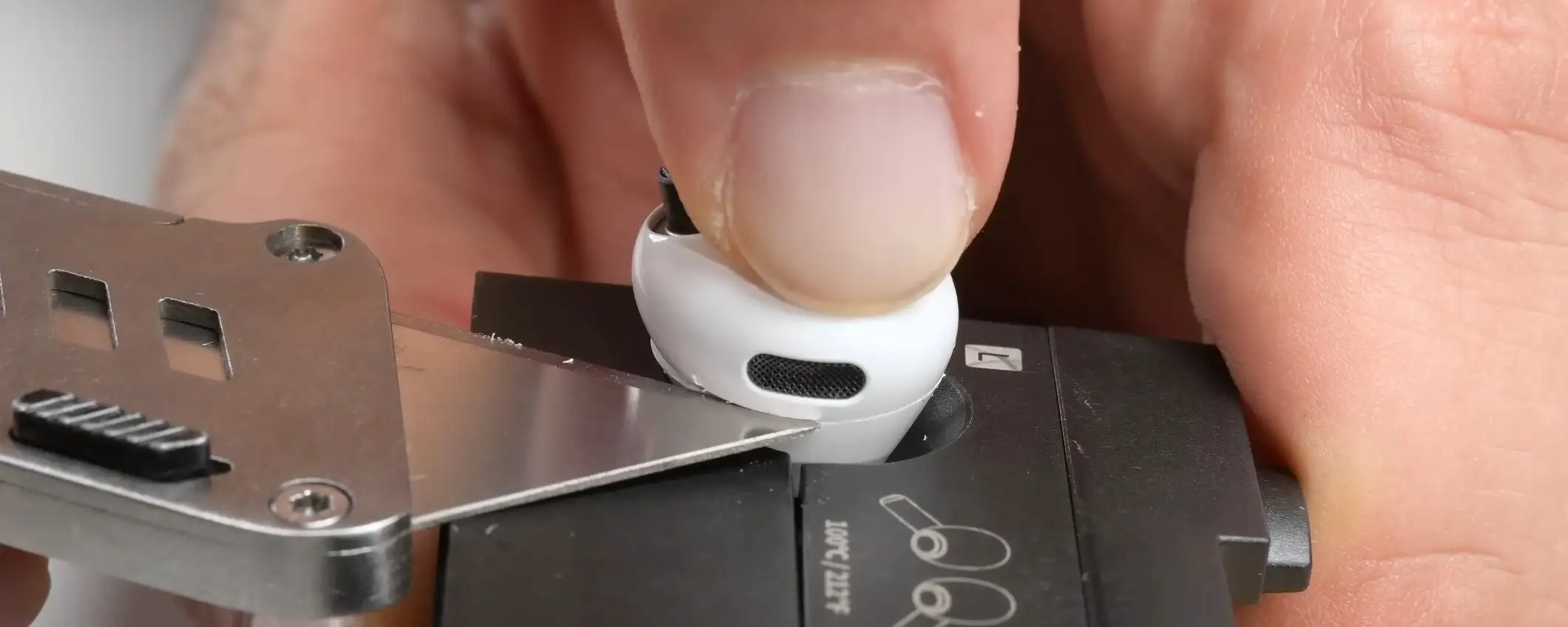 AirPods Pro 3: per riparlarli serve un miracolo, non provateci nemmeno AirPods Pro 3: per riparlarli serve un miracolo, non provateci nemmeno