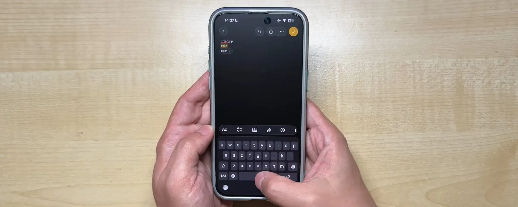 La tastiera degli iPhone è impazzita: tutta colpa di iOS 26