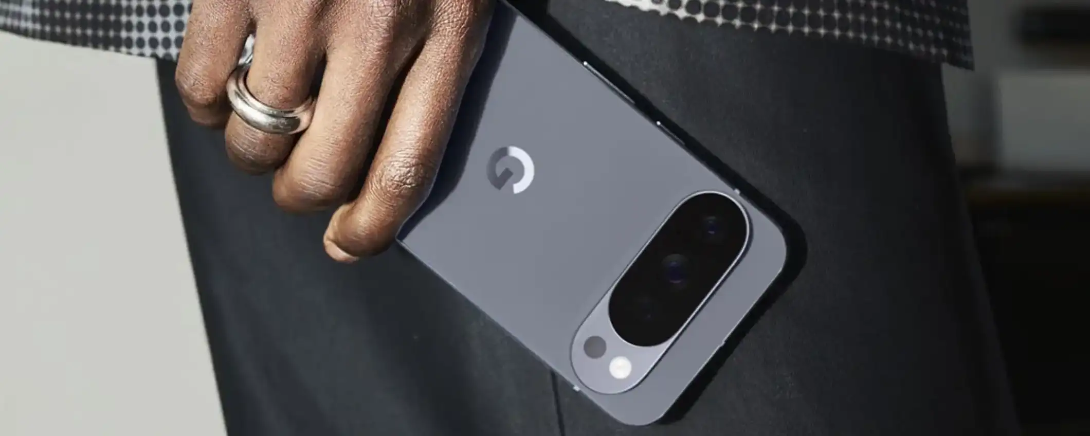Pixel 10, la fotocamera trema: Google conferma tutto, utenti furiosi Pixel 10, la fotocamera trema: Google conferma tutto, utenti furiosi