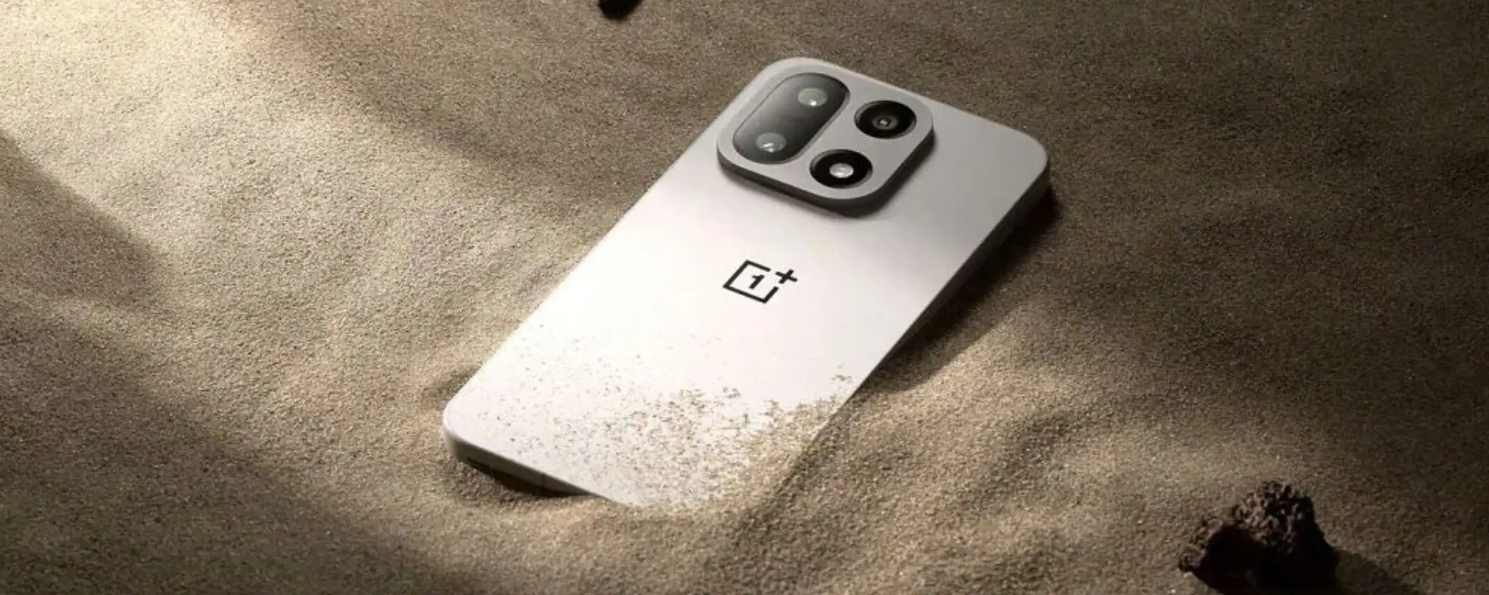 OnePlus 15 ufficiale: batteria spaventosa e design tutto nuovo OnePlus 15 ufficiale: batteria spaventosa e design tutto nuovo