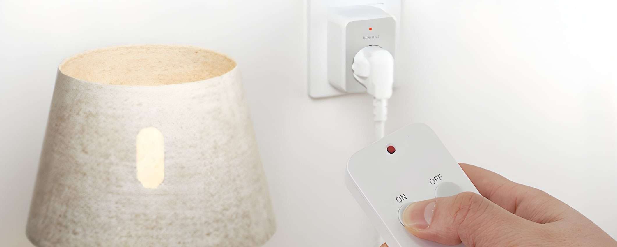 Presa telecomandata in sconto su Amazon: accendi e spegni a distanza senza alzarti