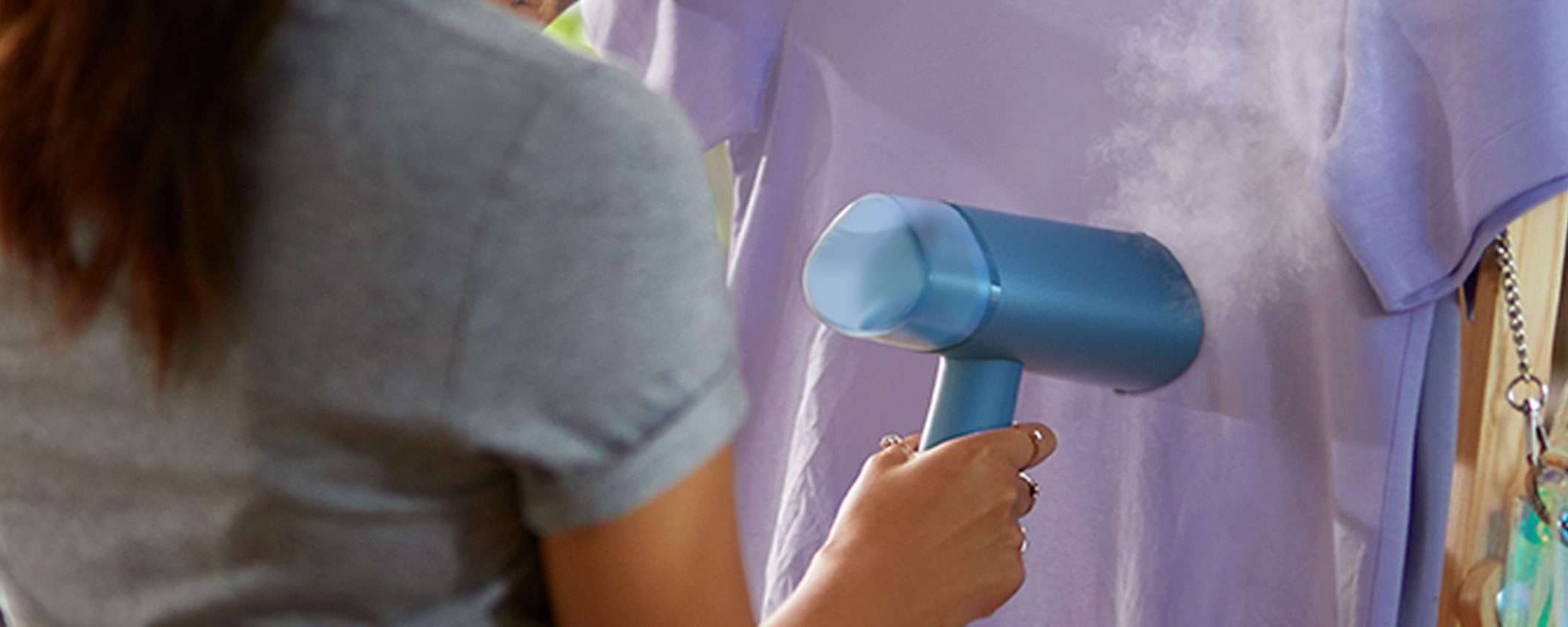 Ferro da stiro verticale Philips in sconto eccezionale Amazon (-40% LAMPO): capi stirati con una passata