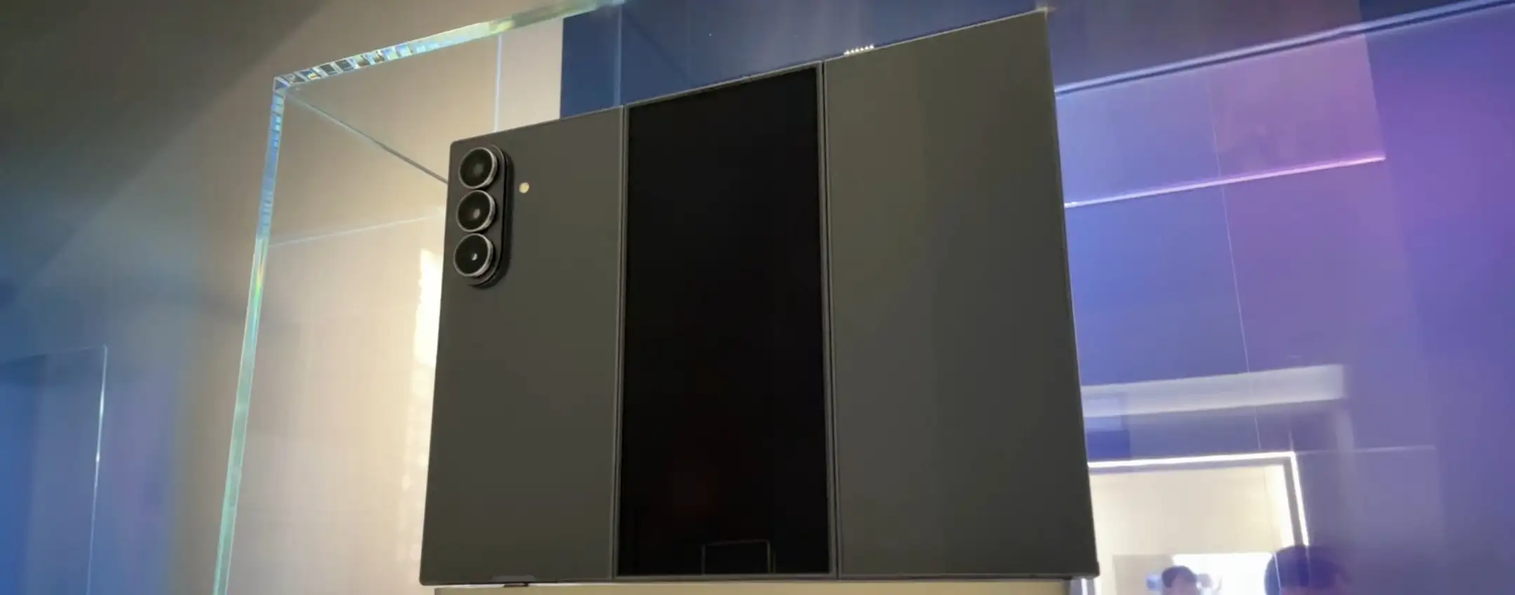 Samsung Galaxy Z TriFold si mostra in video come mai prima d'ora